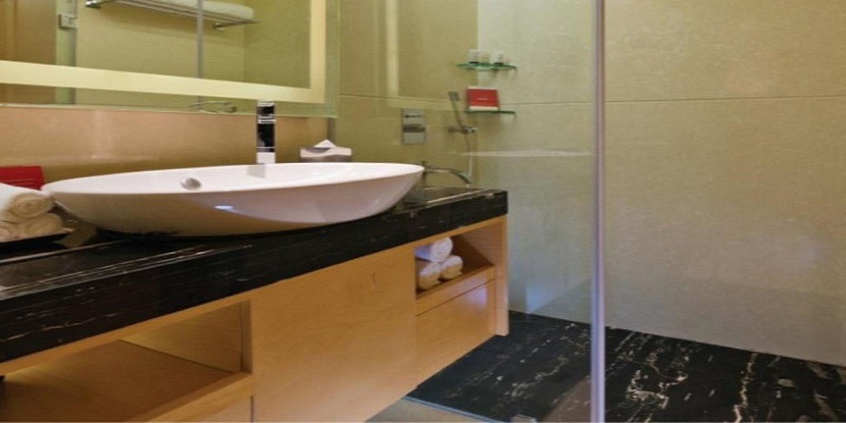 premium room | bathroom | shower, free toiletries, hair dryer, bathrobes