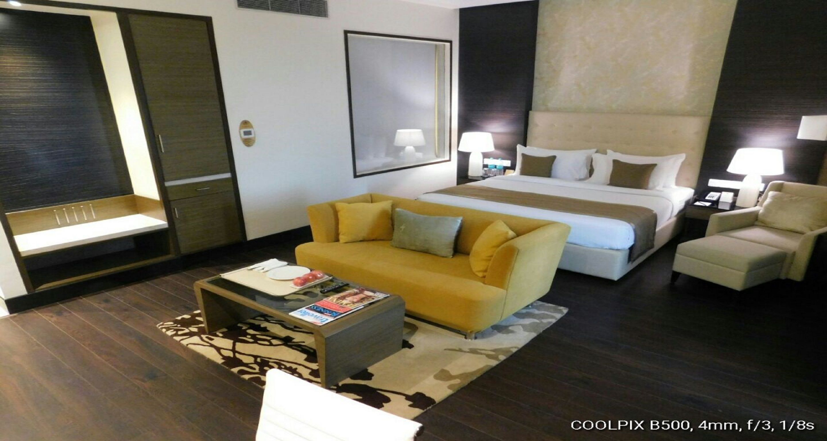 premium room | 1 bedroom, minibar, in-room safe, desk