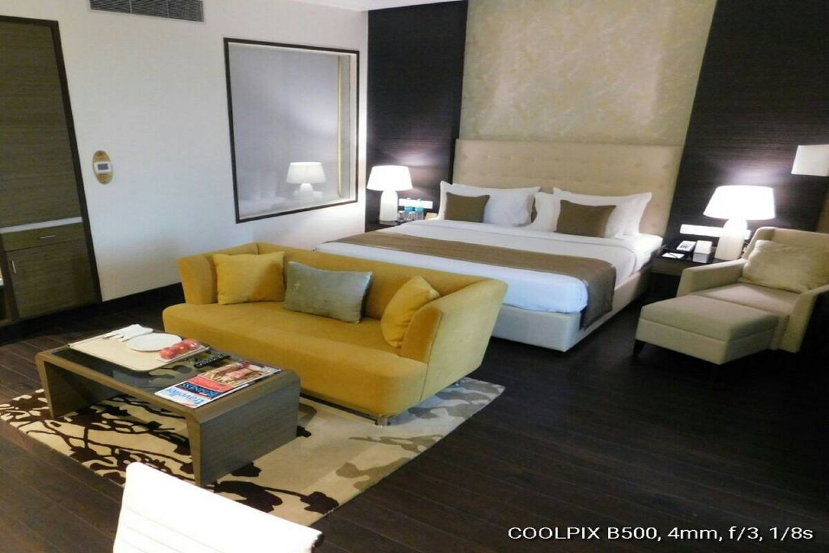 premium room | 1 bedroom, minibar, in-room safe, desk