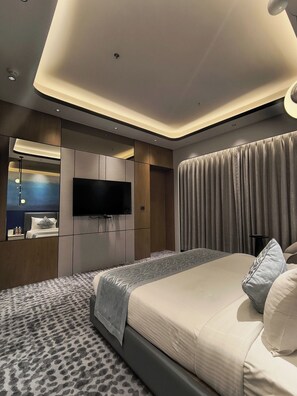 In-room safe, desk, laptop workspace, soundproofing - Sayaji Raipur (Raipur)