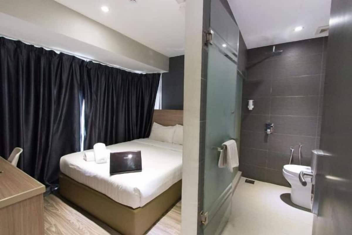 In-room safe, desk, iron/ironing board, free WiFi