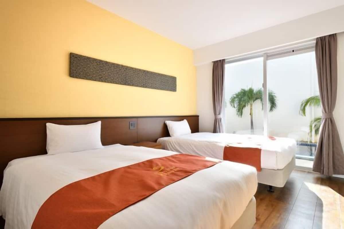 1 bedroom, down comforters, iron/ironing board, free WiFi