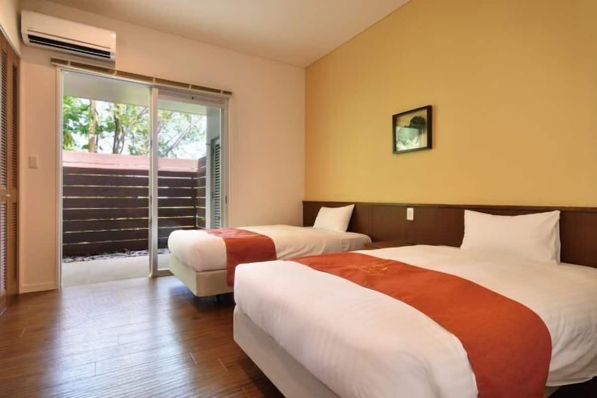 1 bedroom, down comforters, iron/ironing board, free WiFi