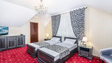 Habitación estándar con 2 camas individuales | Ropa de cama de alta calidad, caja fuerte, escritorio