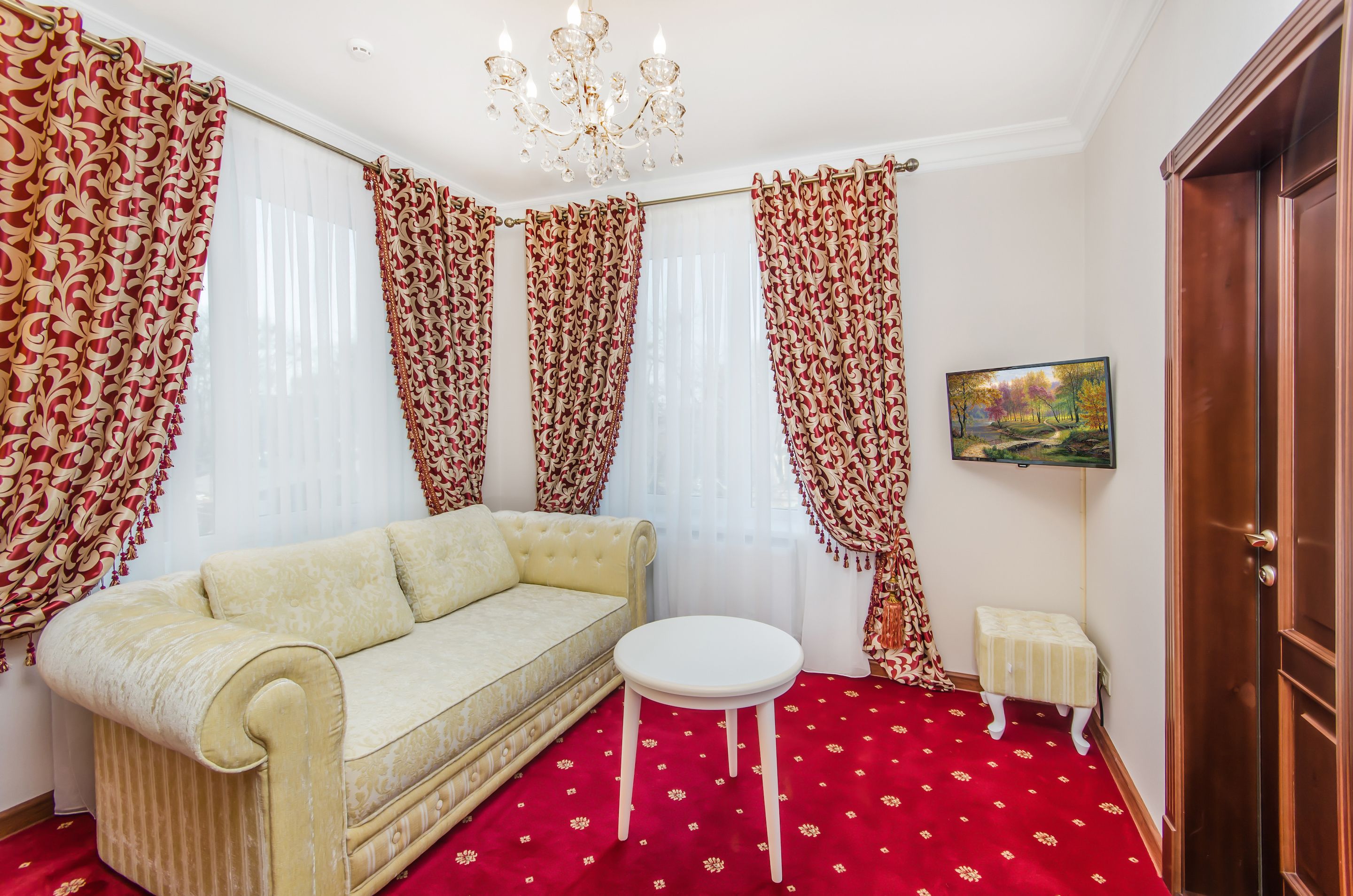 suite, balcony, park view | living room | 43-inch flat-screen tv with cable channels, tv