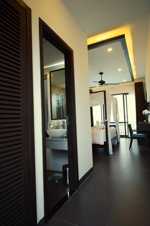 디럭스룸 | 미니바, 객실 내 금고, 책상, 암막 커튼