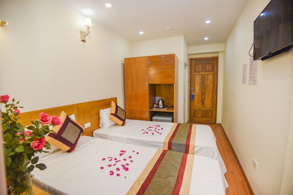 Minibar, desk, free WiFi, bed sheets