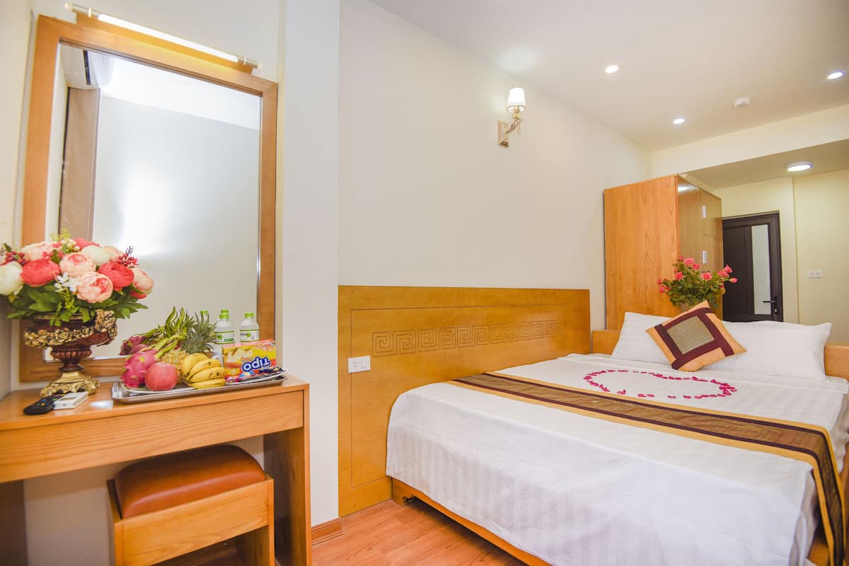 Minibar, desk, free WiFi, bed sheets