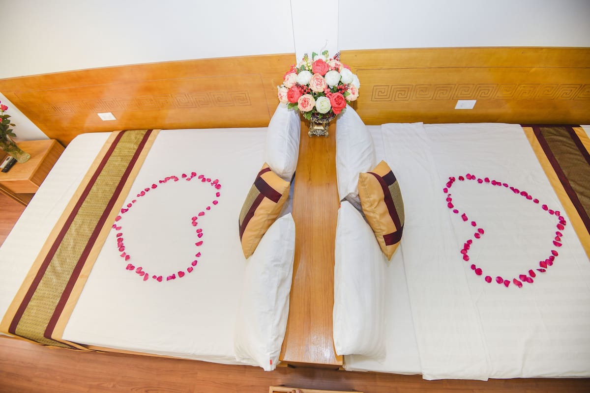 Deluxe Family Room | Minibar, desk, free WiFi, bed sheets