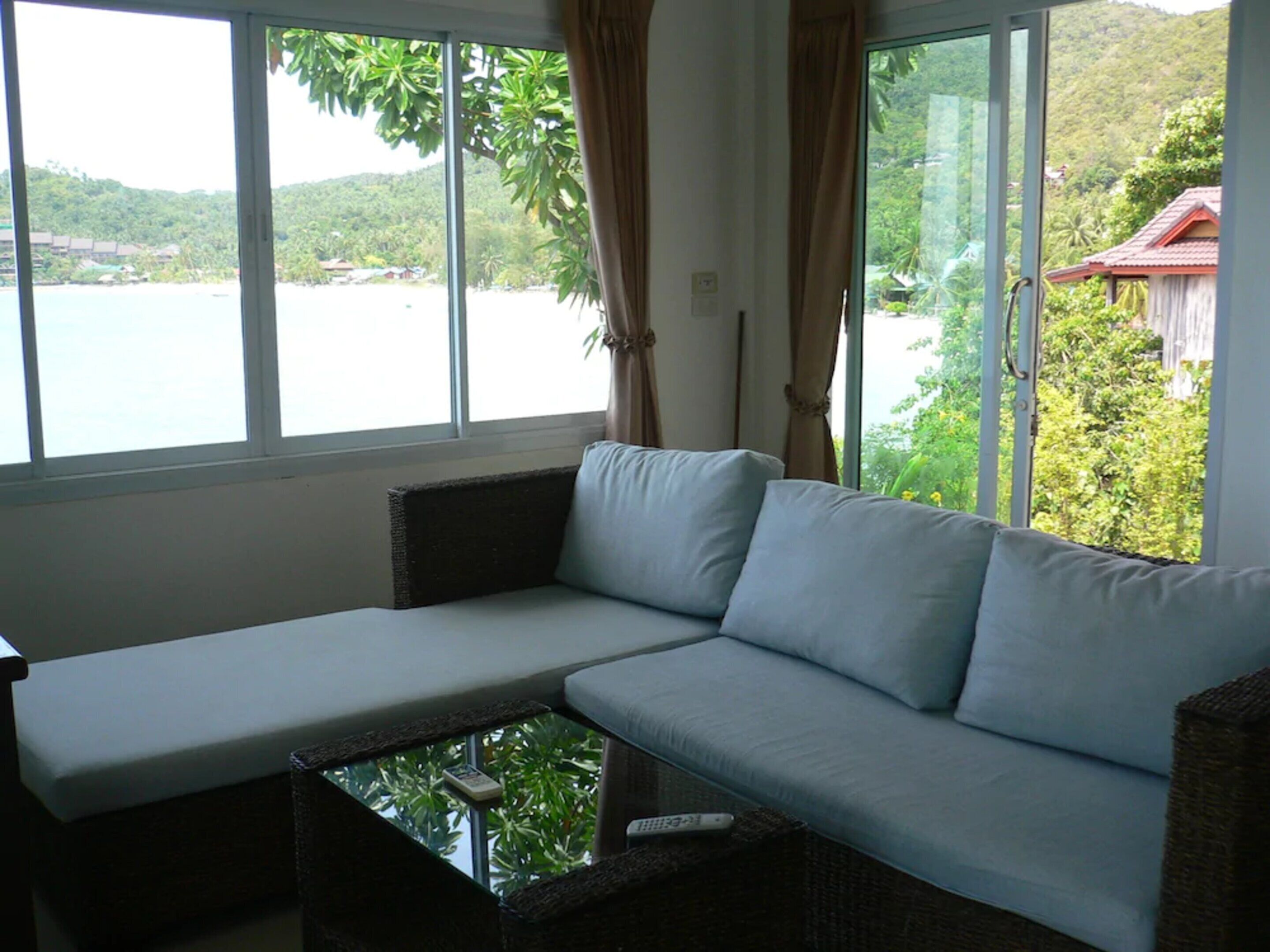 Bungalow A1 with Sea View | Living area