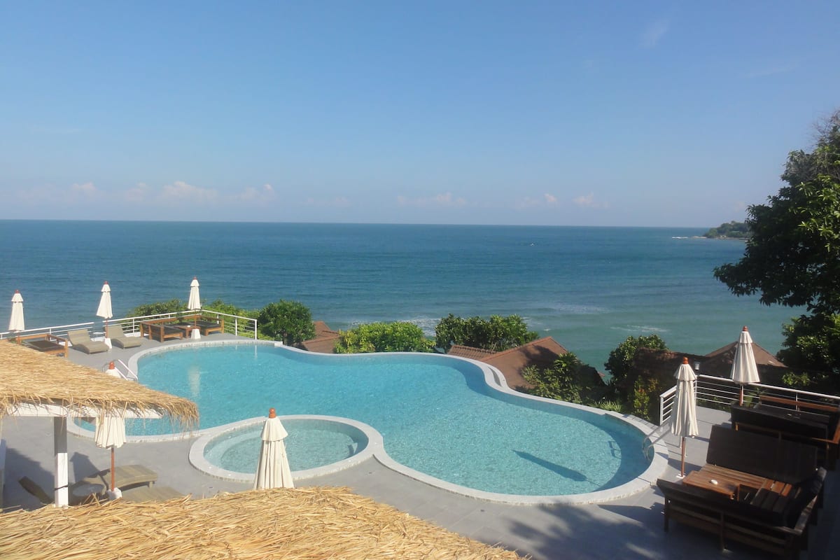 Bungalow with Pool View | 1 phòng ngủ