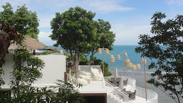 Breakfast, lunch, dinner served; Thai cuisine, beach views