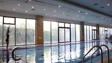 Indoor pool, sun loungers