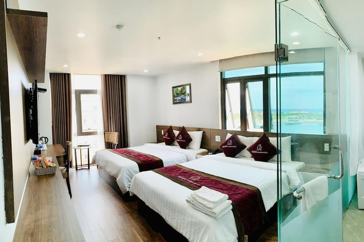 Minibar, in-room safe, desk, laptop workspace