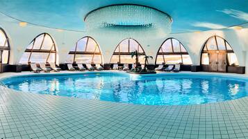 Innenpool, Pool auf dem Dach, Liegestühle