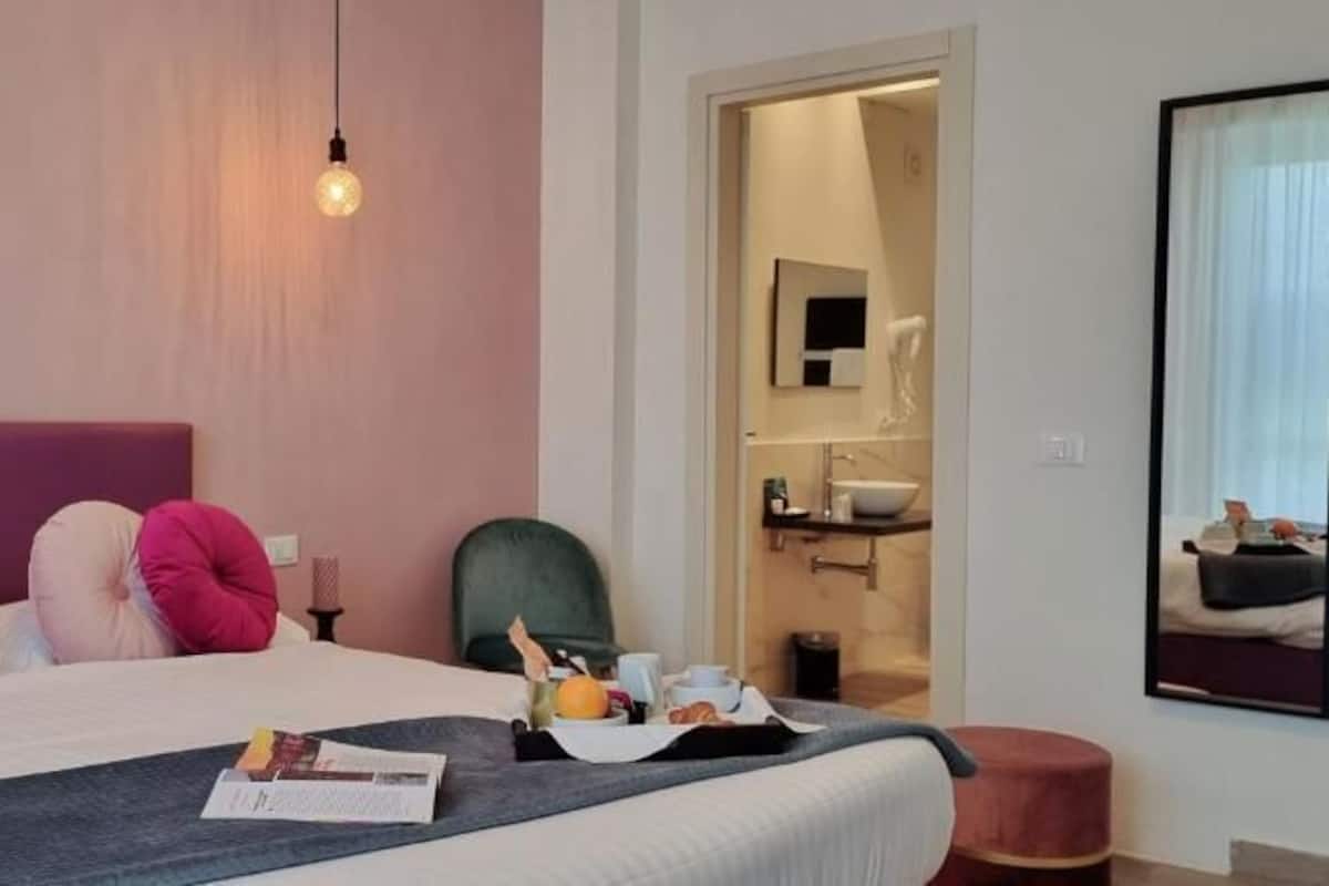Dobbeltrom for 1 person – standard, byutsikt | Italienske Frette-laken, sengetøy av topp kvalitet og dundyner