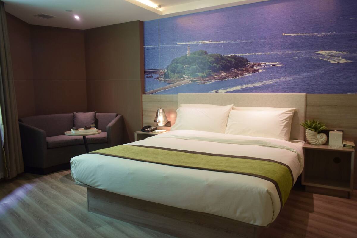 Elegant Queen Room  | Desk, blackout drapes, iron/ironing board (on request), WiFi (free)