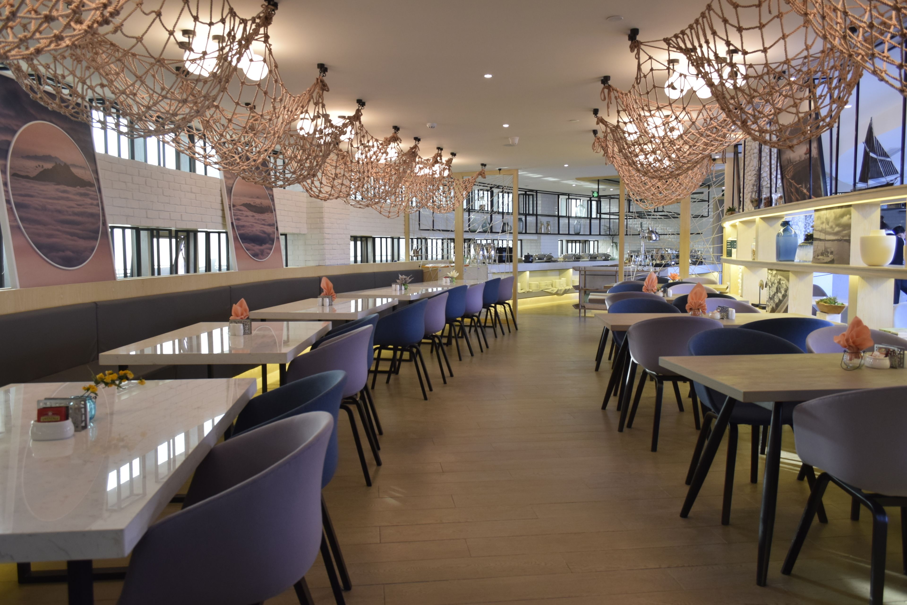 Breakfast, lunch and dinner served