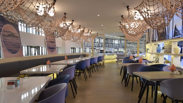 Breakfast, lunch and dinner served - Olympic Sailing Center Atour Hotel (Qingdao)
