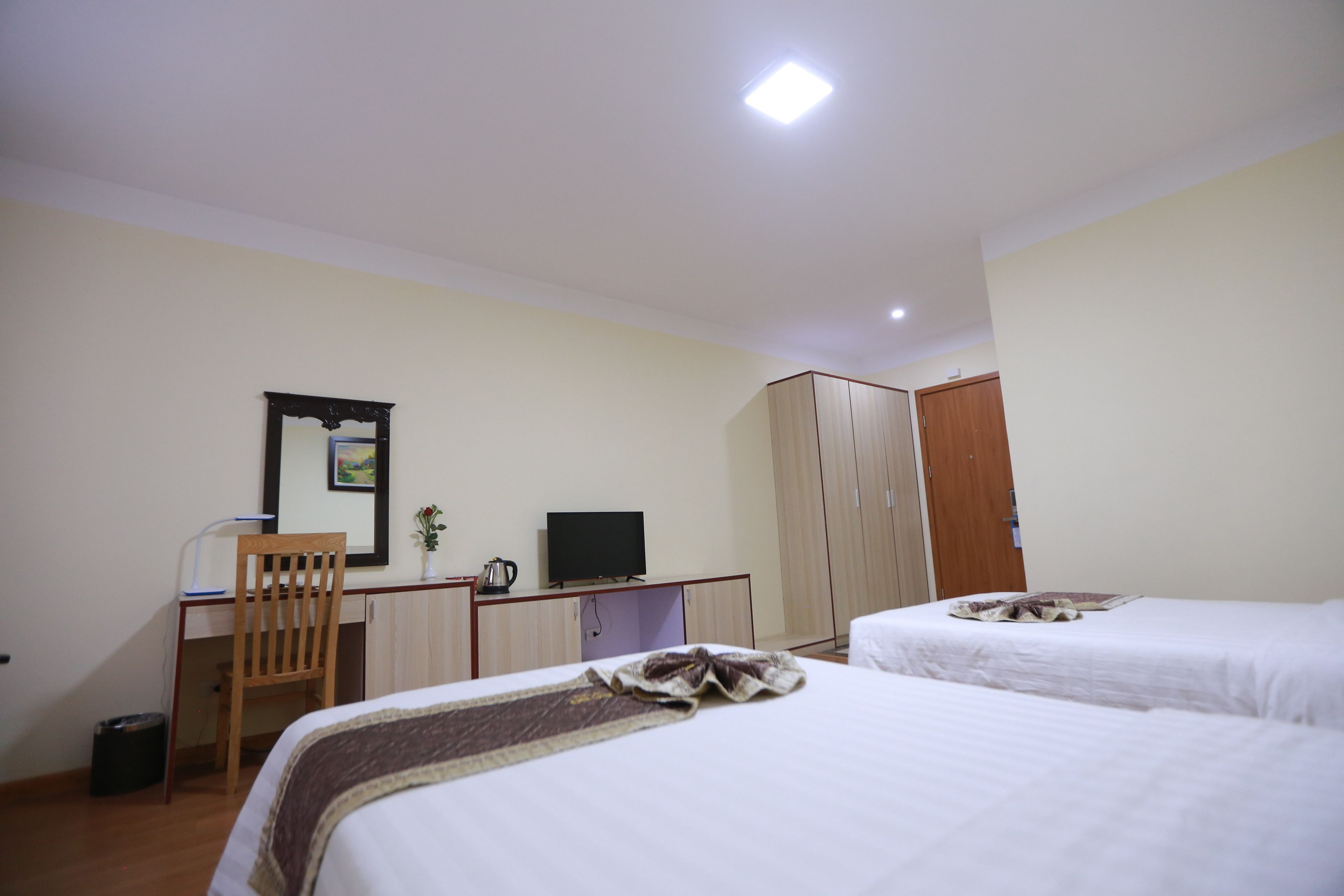 superior double or twin room, smoking, refrigerator | minibar, in-room safe, individually decorated, individually furnished