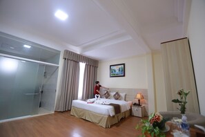 Royal-Doppelzimmer, Raucher, Badewanne | Minibar, Zimmersafe, individuell dekoriert, individuell eingerichtet