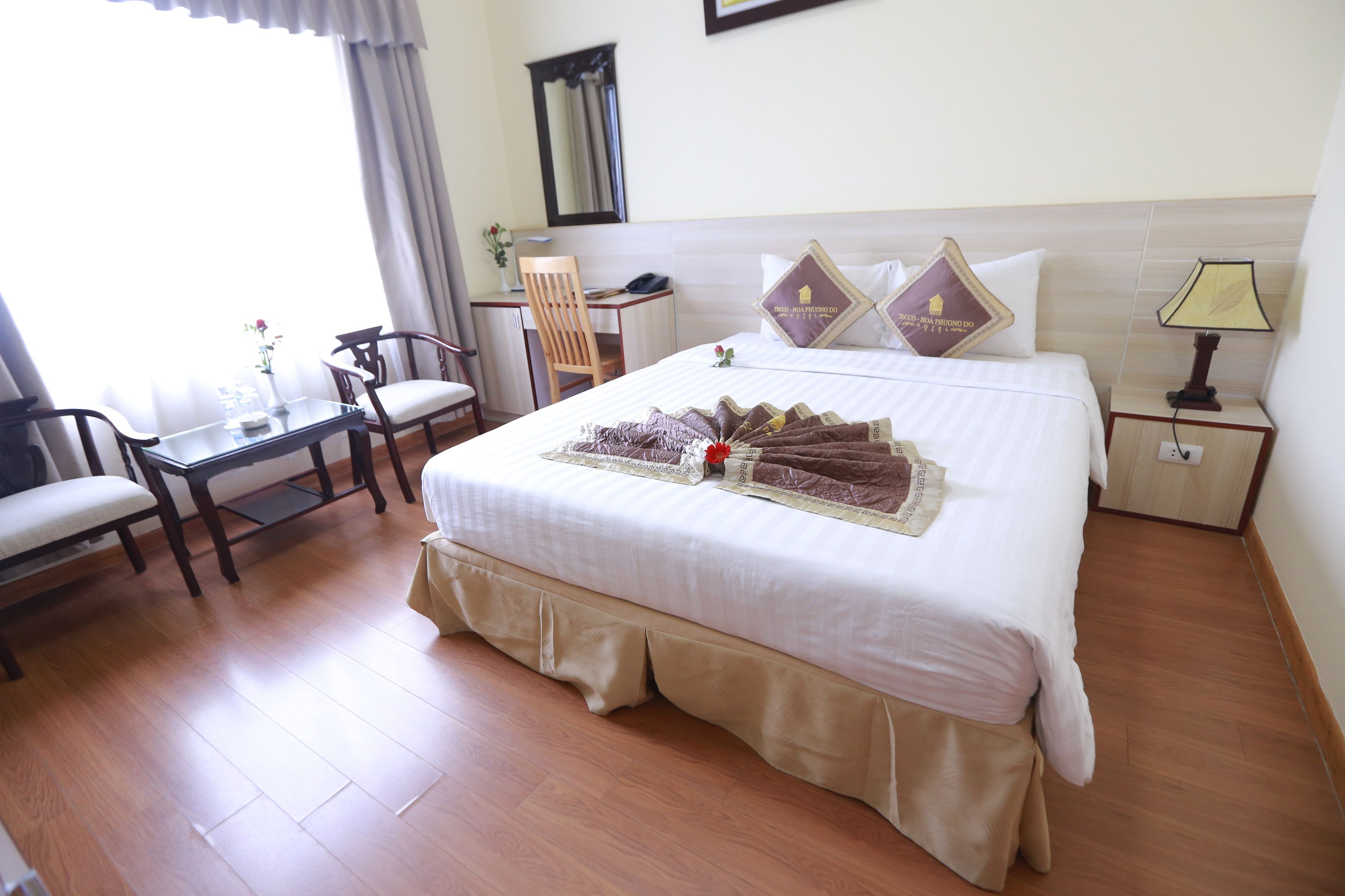 superior double room, 1 queen bed, smoking, refrigerator | minibar, in-room safe, individually decorated, individually furnished