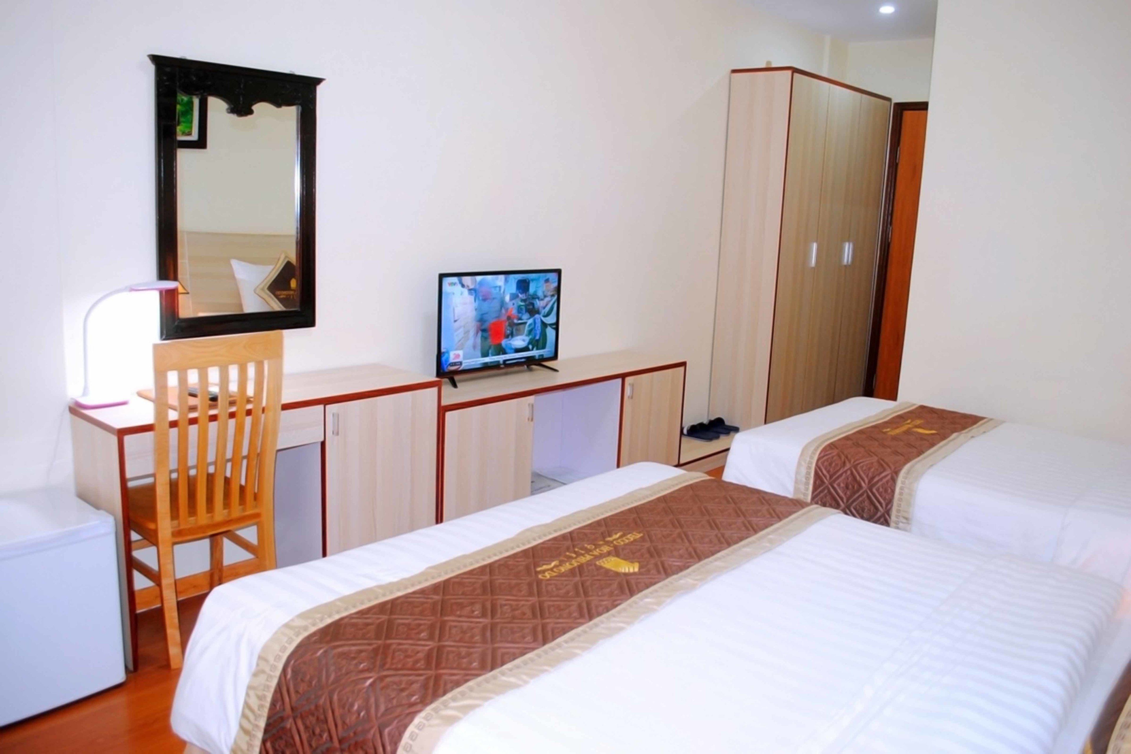 family room | minibar, in-room safe, individually decorated, individually furnished
