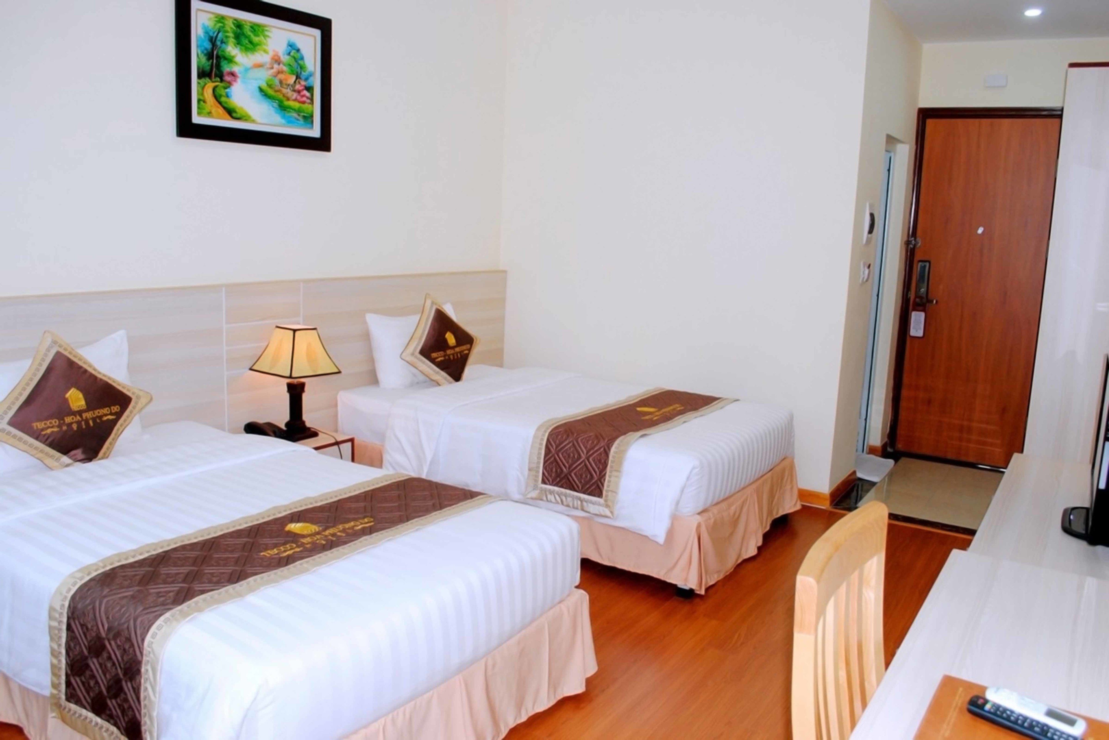 family room | minibar, in-room safe, individually decorated, individually furnished