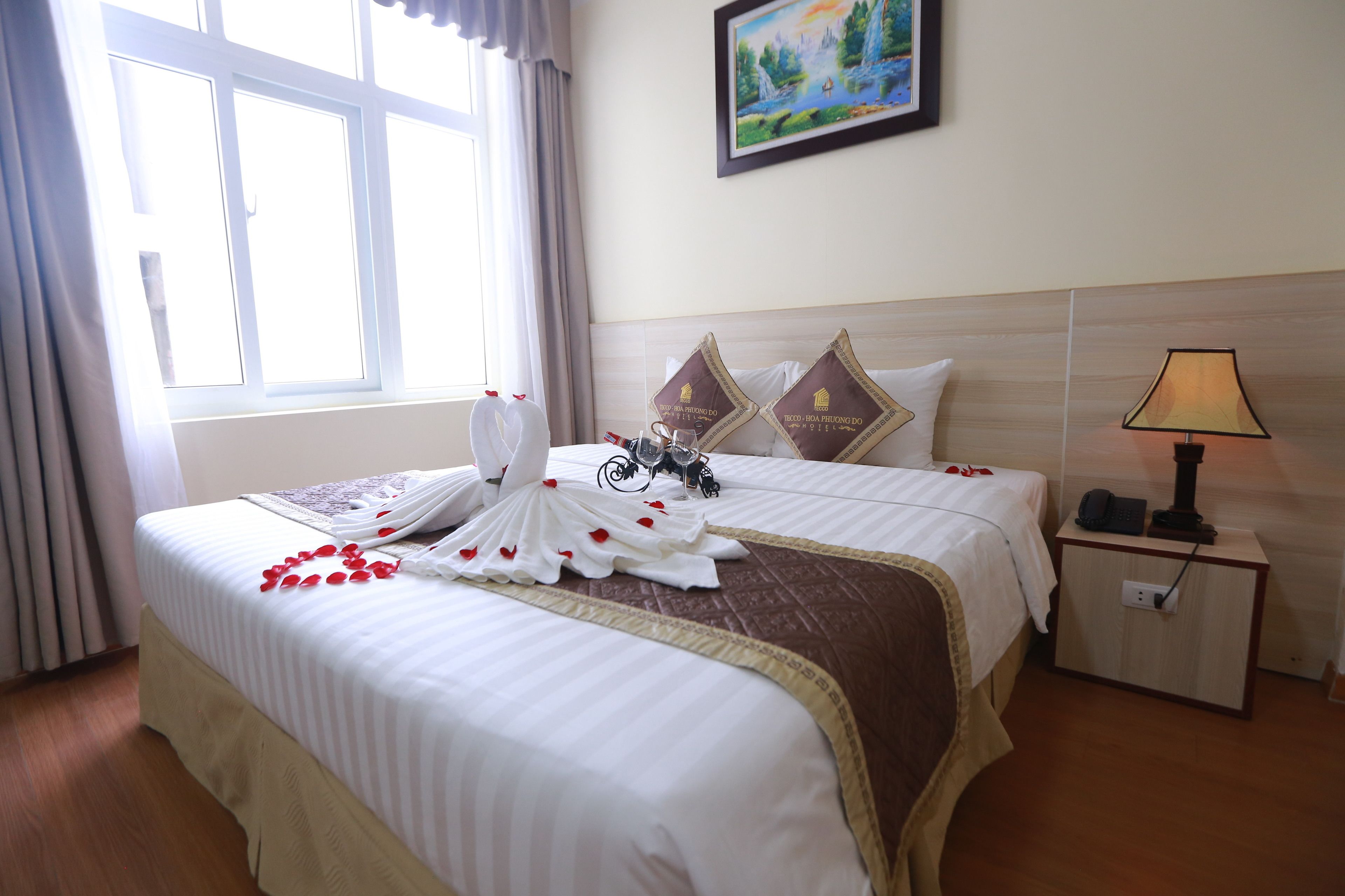 Royal Double Room, Smoking, Bathtub | Minibar, in-room safe, individually decorated, individually furnished