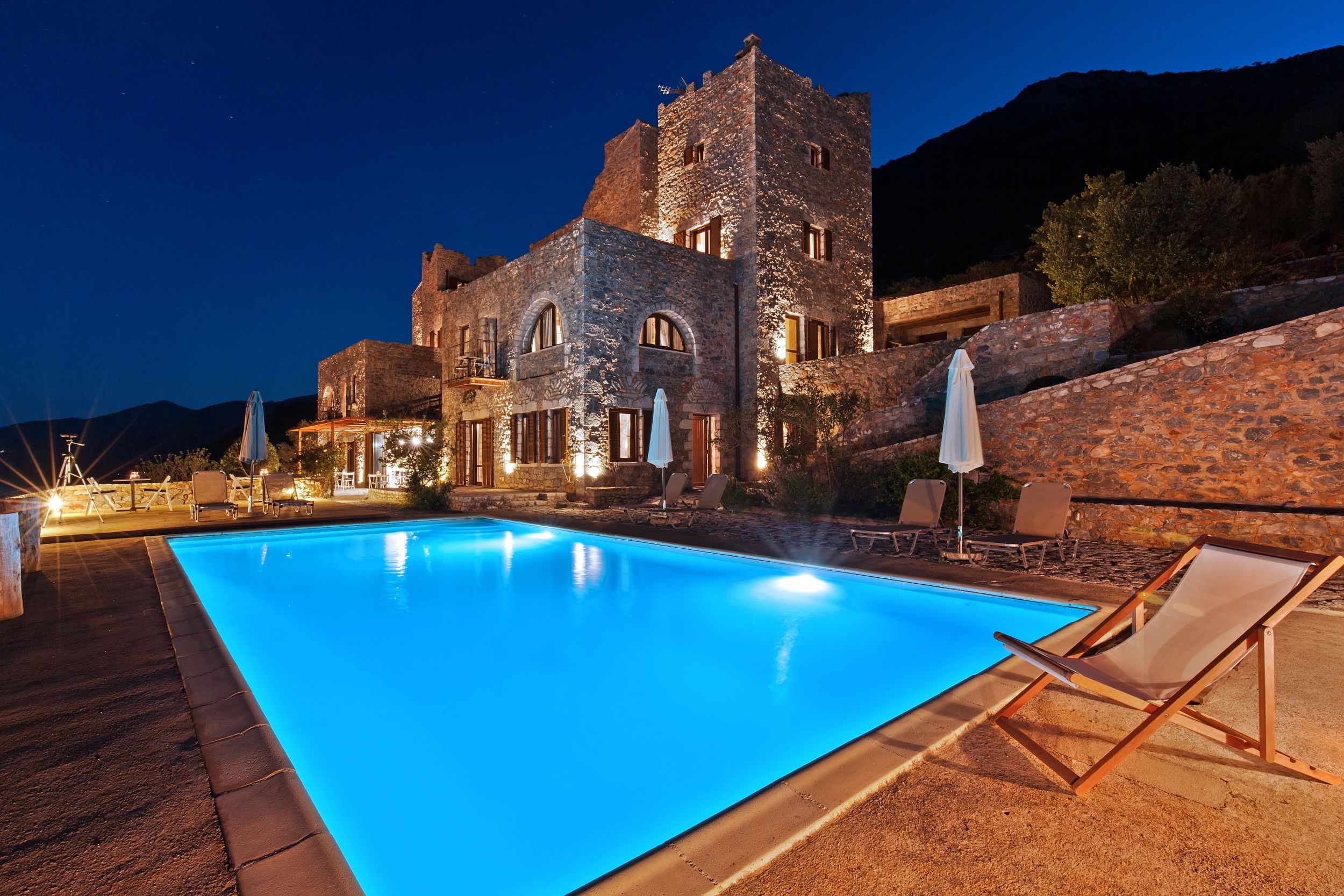 2 buitenzwembaden, parasols voor strand/zwembad