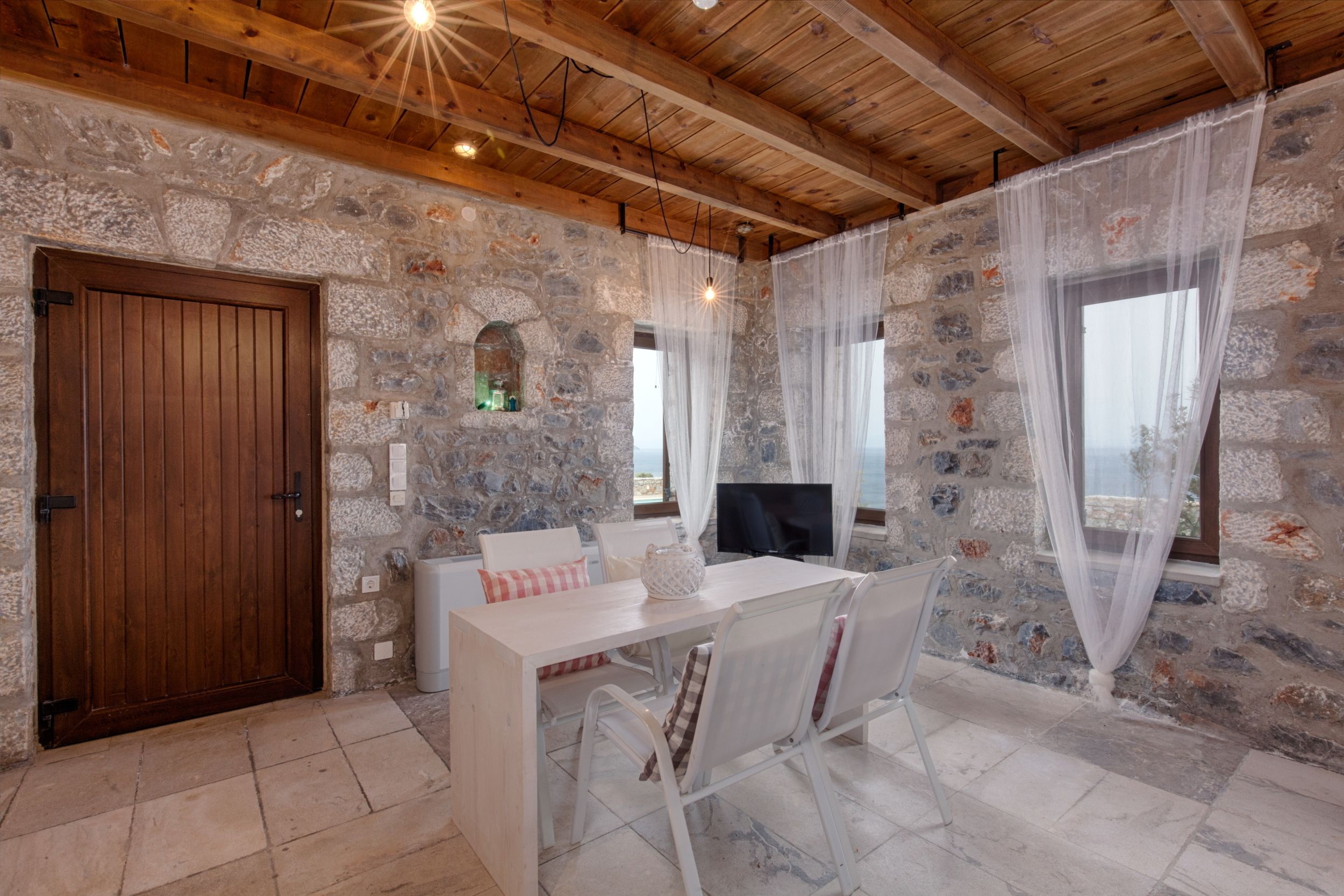 family suite, 2 bedrooms, sea view | in-room dining