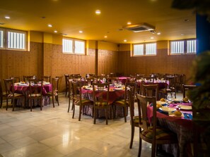 Phục vụ bữa sáng 
