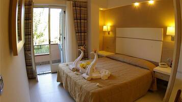 Ropa de cama de alta calidad, escritorio y wifi