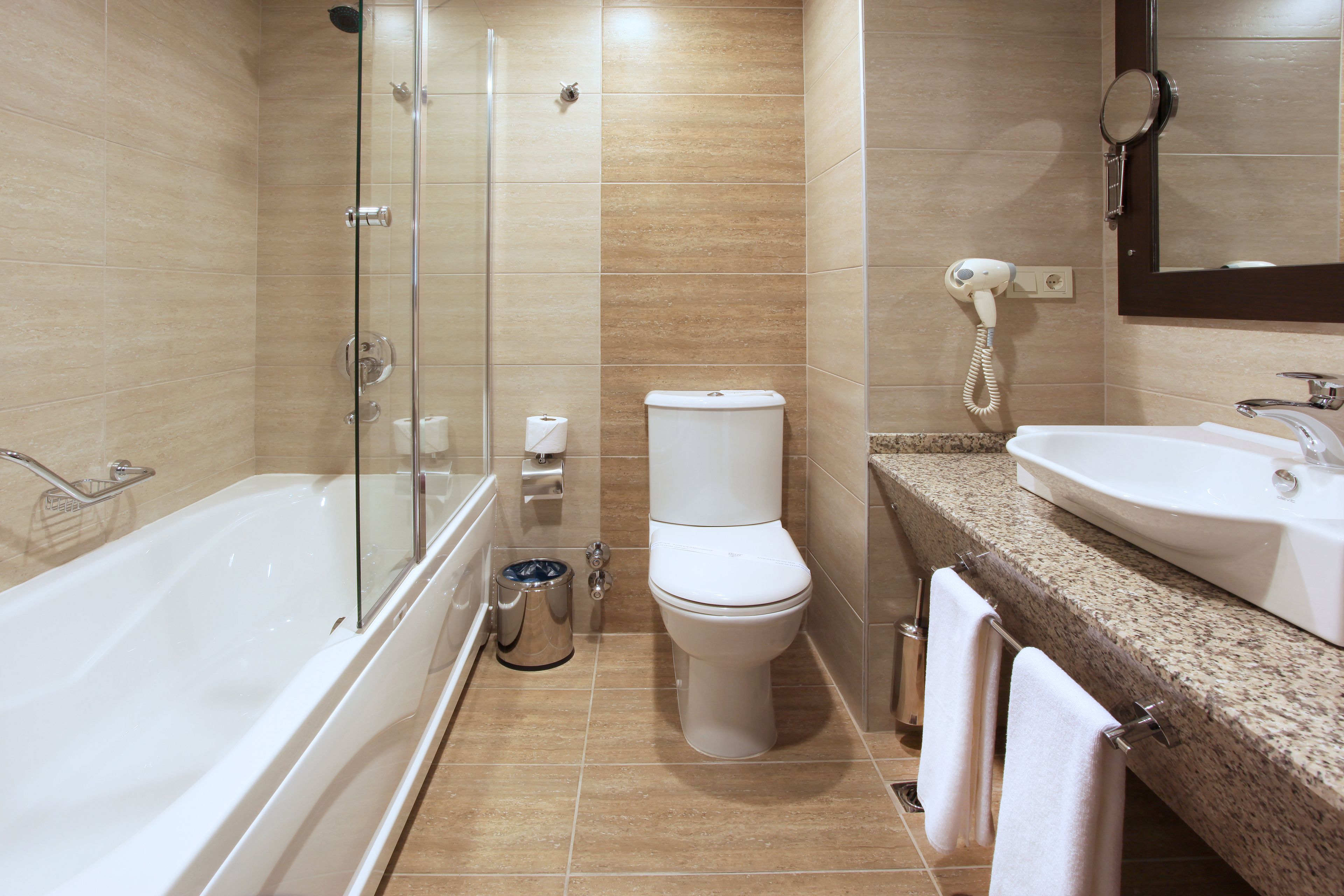 standard double room | bathroom | free toiletries, hair dryer, slippers, towels