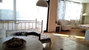 Studio Suite, Balcony, Mountain View | Living room | Flat-screen TV