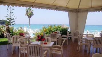 บริการอาหารเช้า อาหารกลางวัน อาหารเย็น, อาหารอิตาเลียน