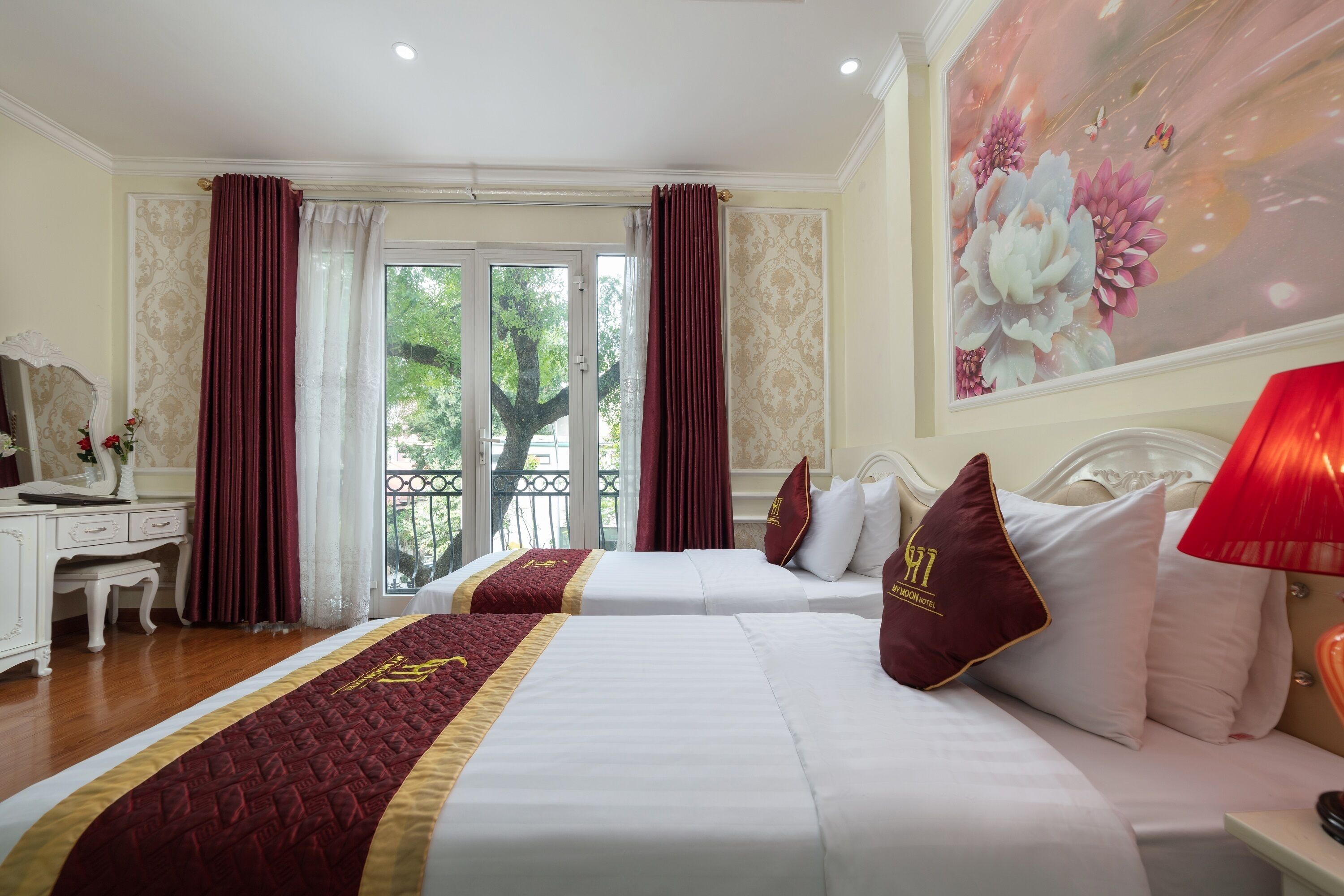 junior suite, balcony | 1 bedroom, premium bedding, minibar, in-room safe