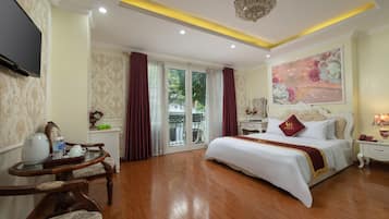Suíte júnior, sacada | Roupas de cama premium, frigobar, cofres nos quartos, escrivaninha