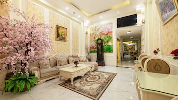 32-tommu flatskjársjónvarp með kapalrásum, sjónvarp.