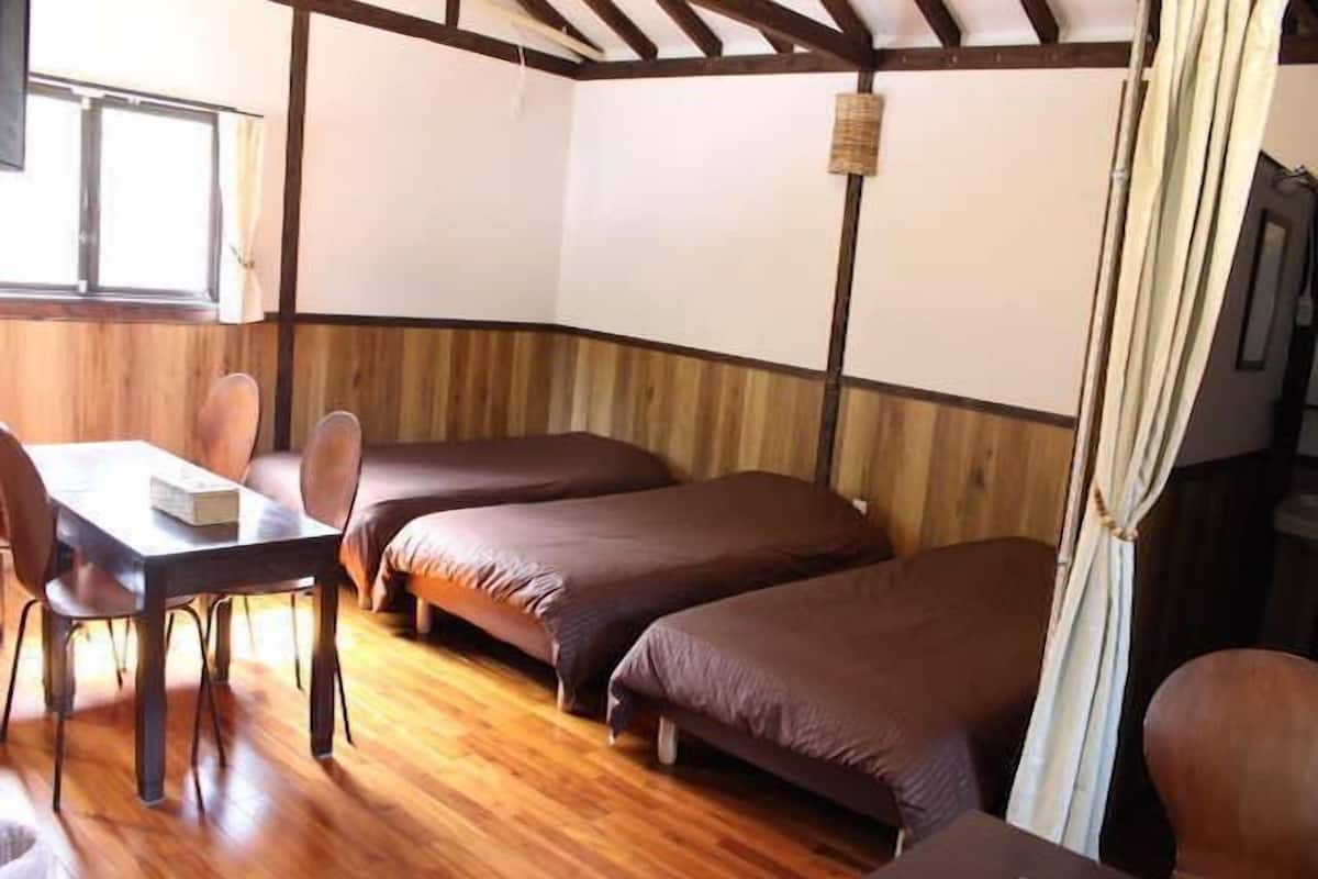 Individually decorated, individually furnished, desk, soundproofing