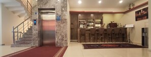 Bar (on property) - Tehran Boutique Hotel (Dogubayazit)