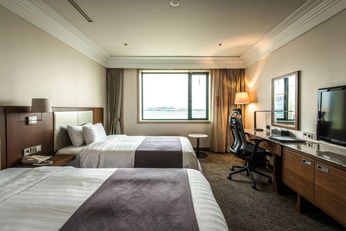 Minibar, in-room safe, desk, blackout drapes