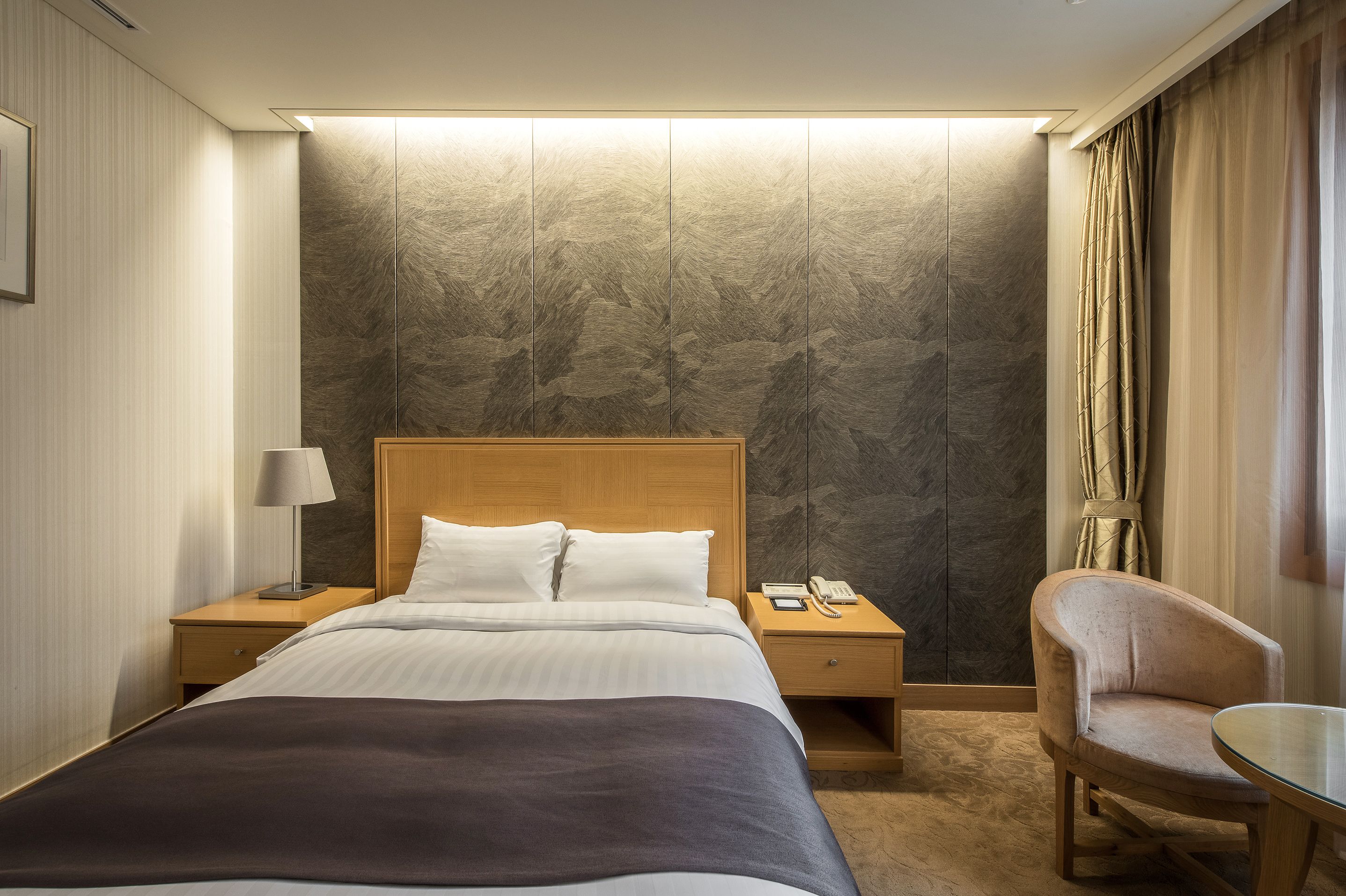 double room | 1 bedroom, minibar, in-room safe, desk