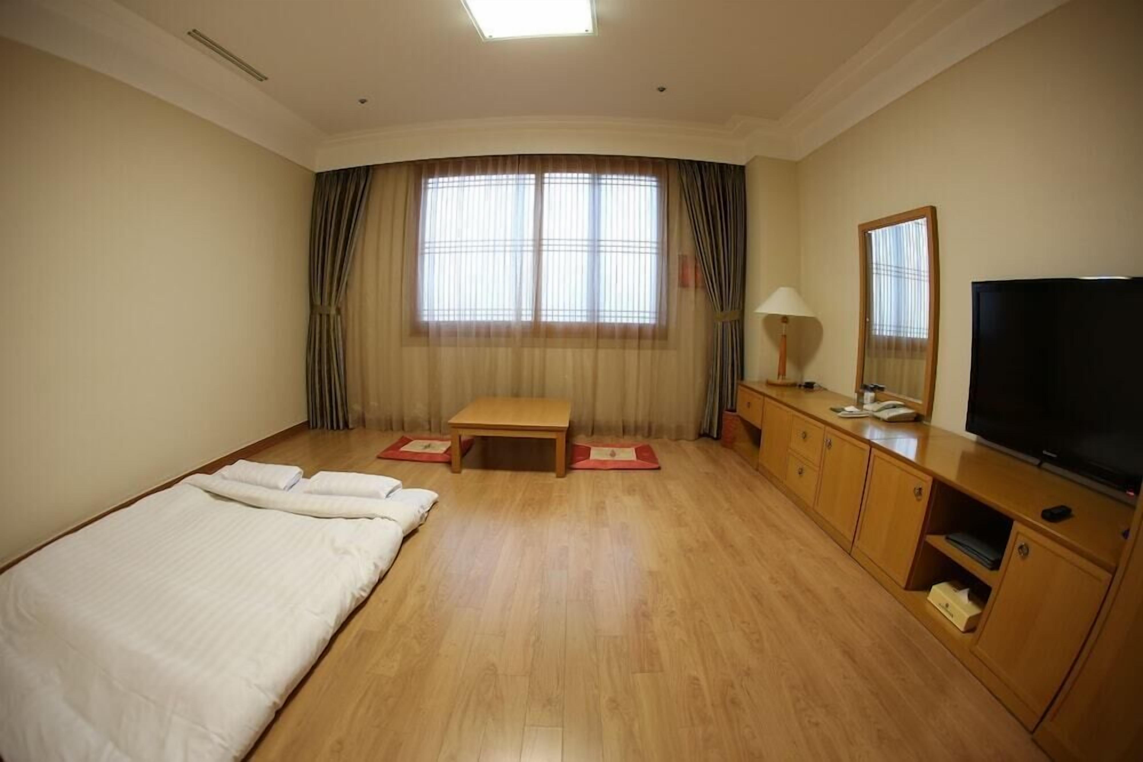 Minibar, in-room safe, desk, blackout drapes