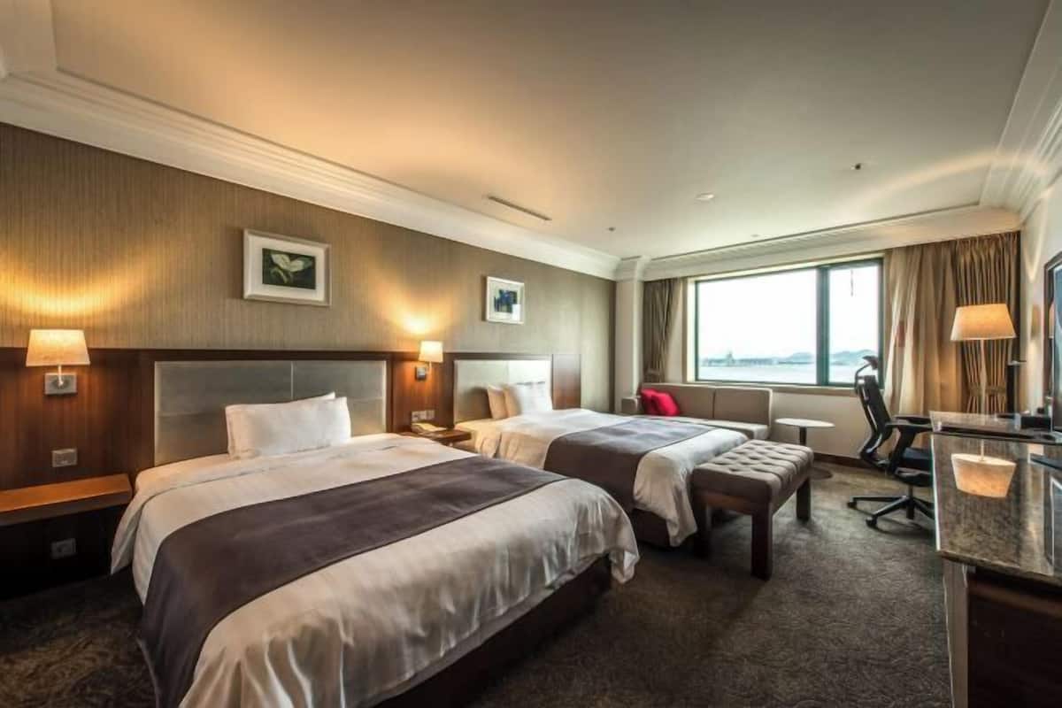 1 slaapkamer, een minibar, een kluis op de kamer, een bureau