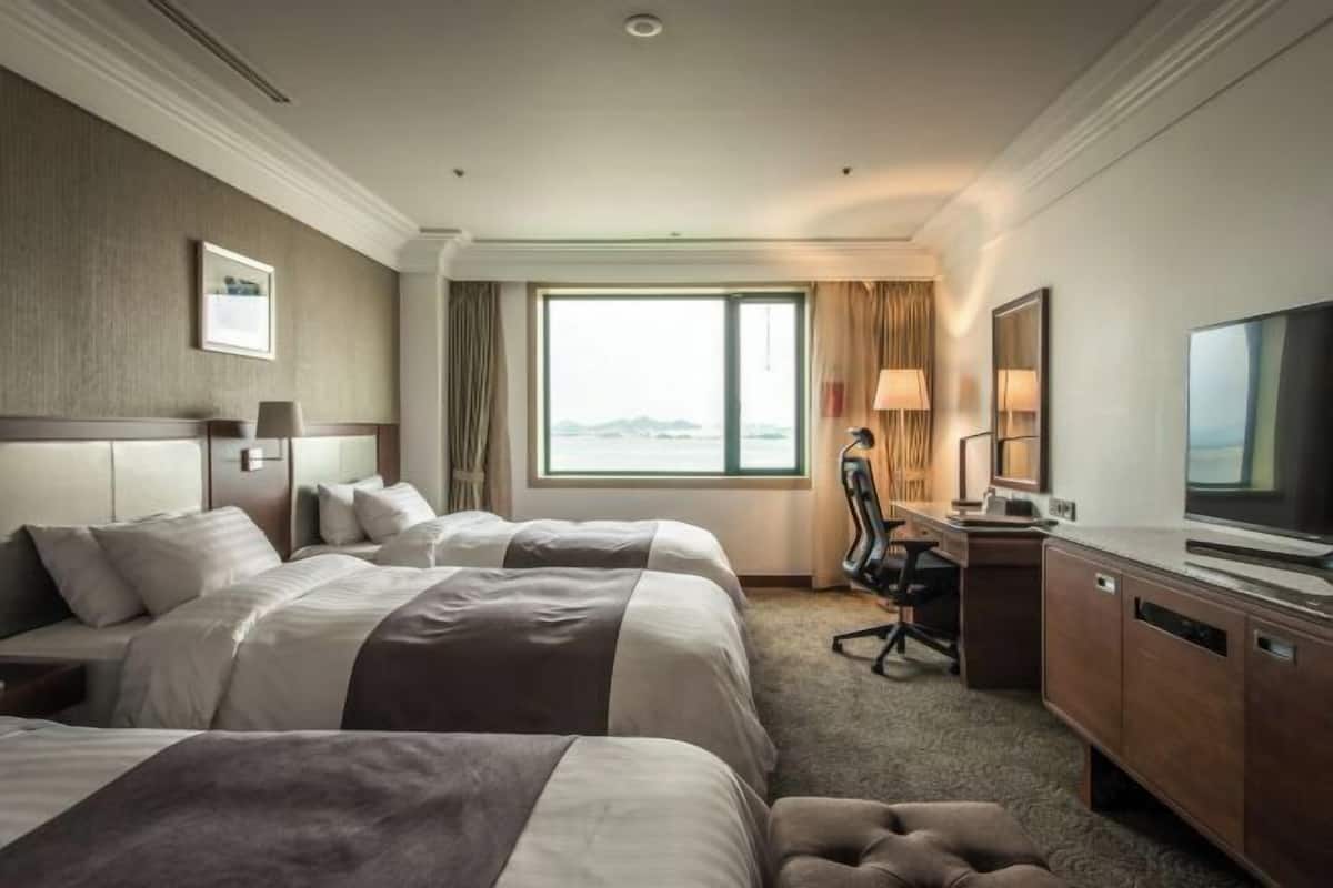 1 slaapkamer, een minibar, een kluis op de kamer, een bureau