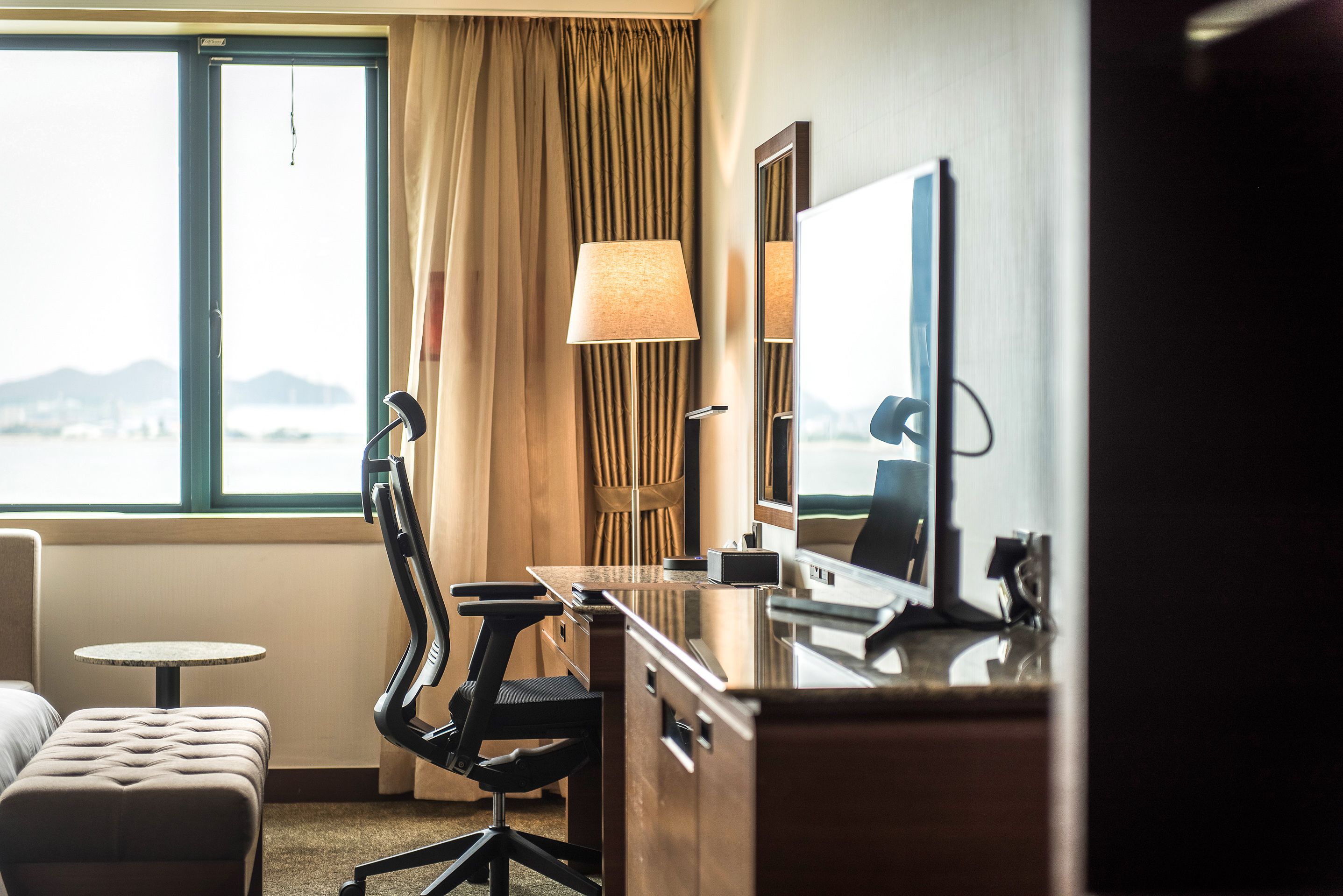 deluxe room, ocean view (a) | 1 bedroom, minibar, in-room safe, desk