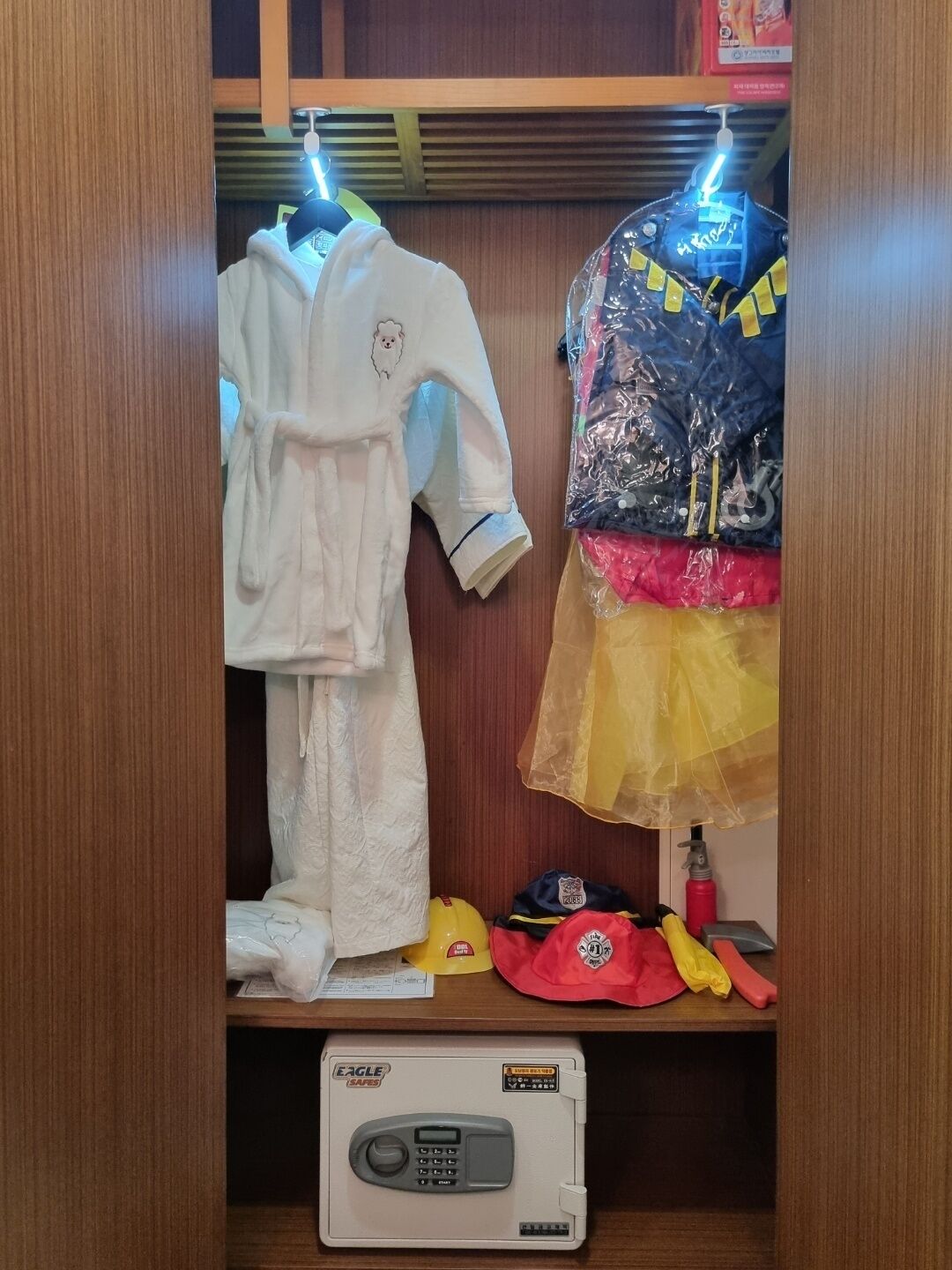 suite (kids) | wardrobe