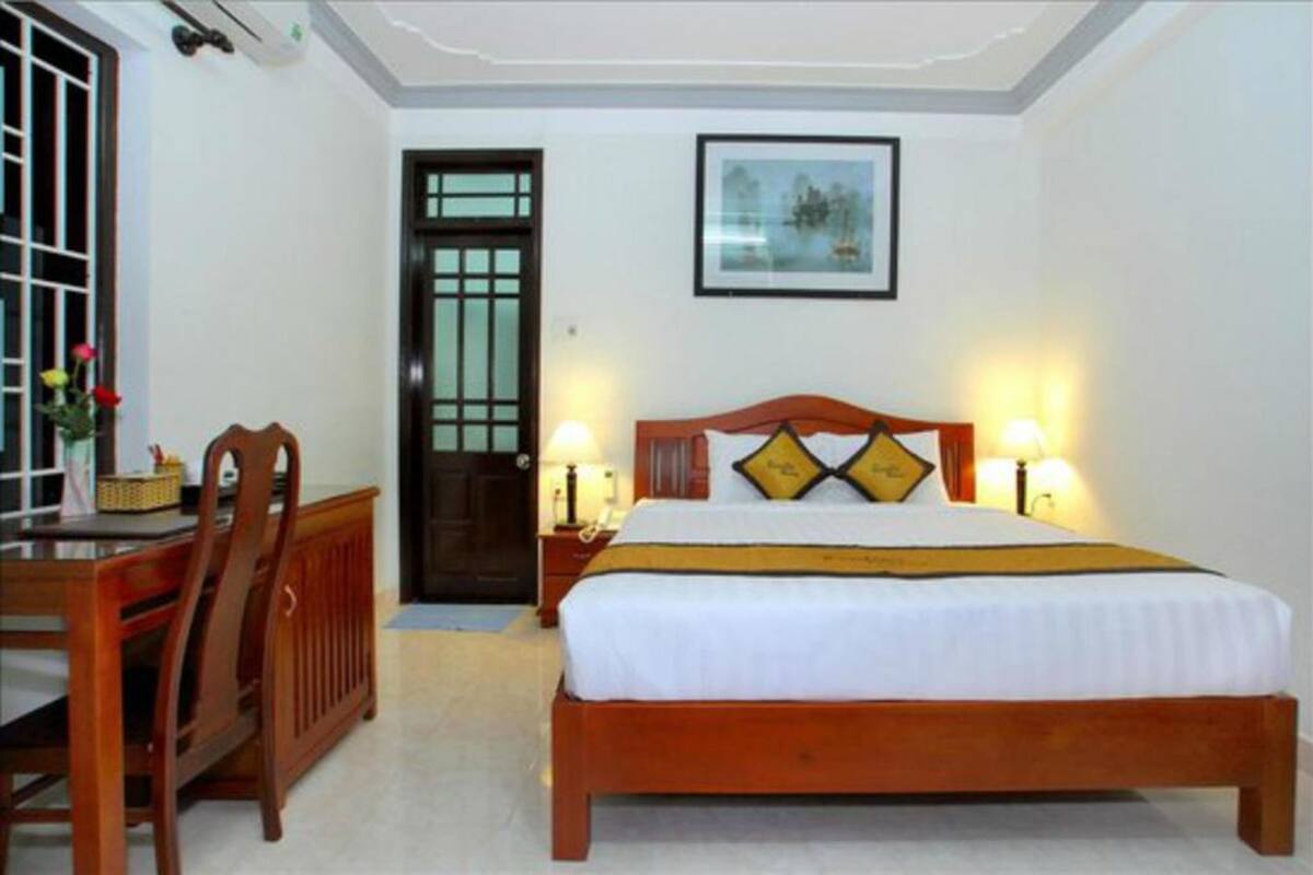 Standard Room | In-room safe, desk, WiFi (free)