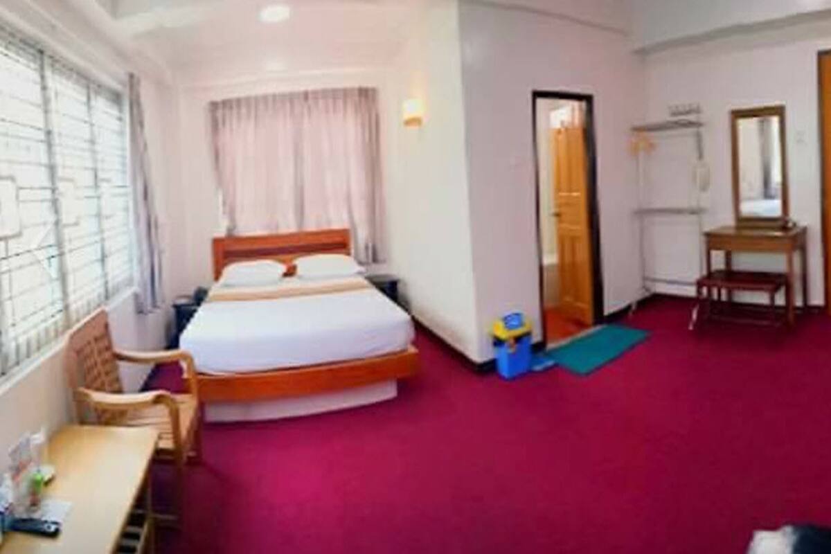 Deluxe Double Room | Minibar, desk, WiFi (free), bed sheets